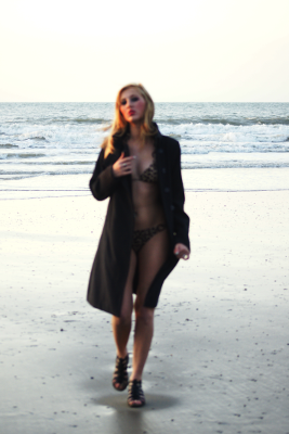 Walk on the beach 1, par Xavier E. G. Dierick